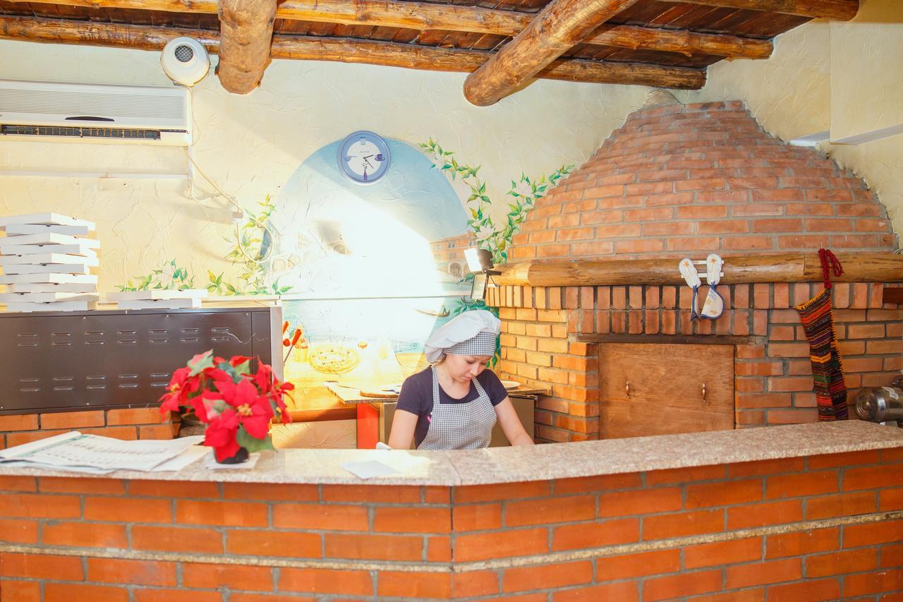 Mini Hotel Venezia Атырау Экстерьер фото